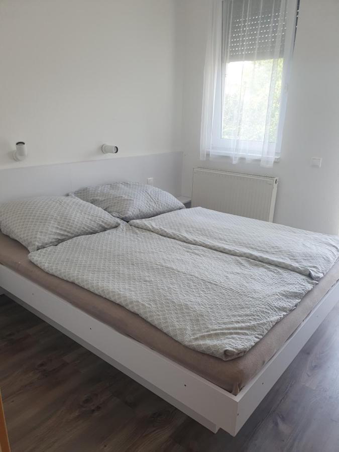 Maja Apartmanhaz Balatonlelle Exterior foto